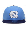 NEW ERA NORTH CAROLINA TAR HEELS SNAPBACK SKY BLUE NRNE70286852画像