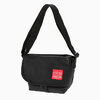 Manhattan Portage Nylon Messenger Bag JR Flap Zipper Pocket Lauren Martin MP1605JRFZPLAUREN画像